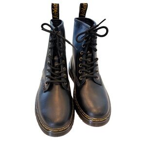 Dr. Martens Zavala Women’s Lace Up Boots Black Leather Combat/ Moto  Sz 7 NEW